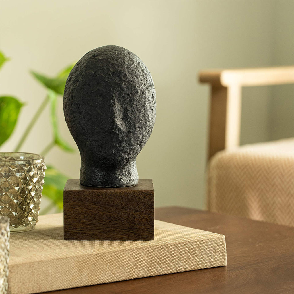 Sculpture visage calme noir