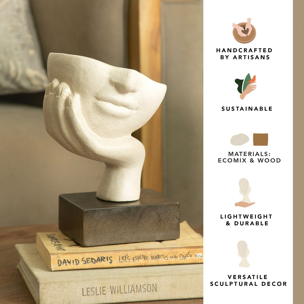 Sculpture de visage blanc agité