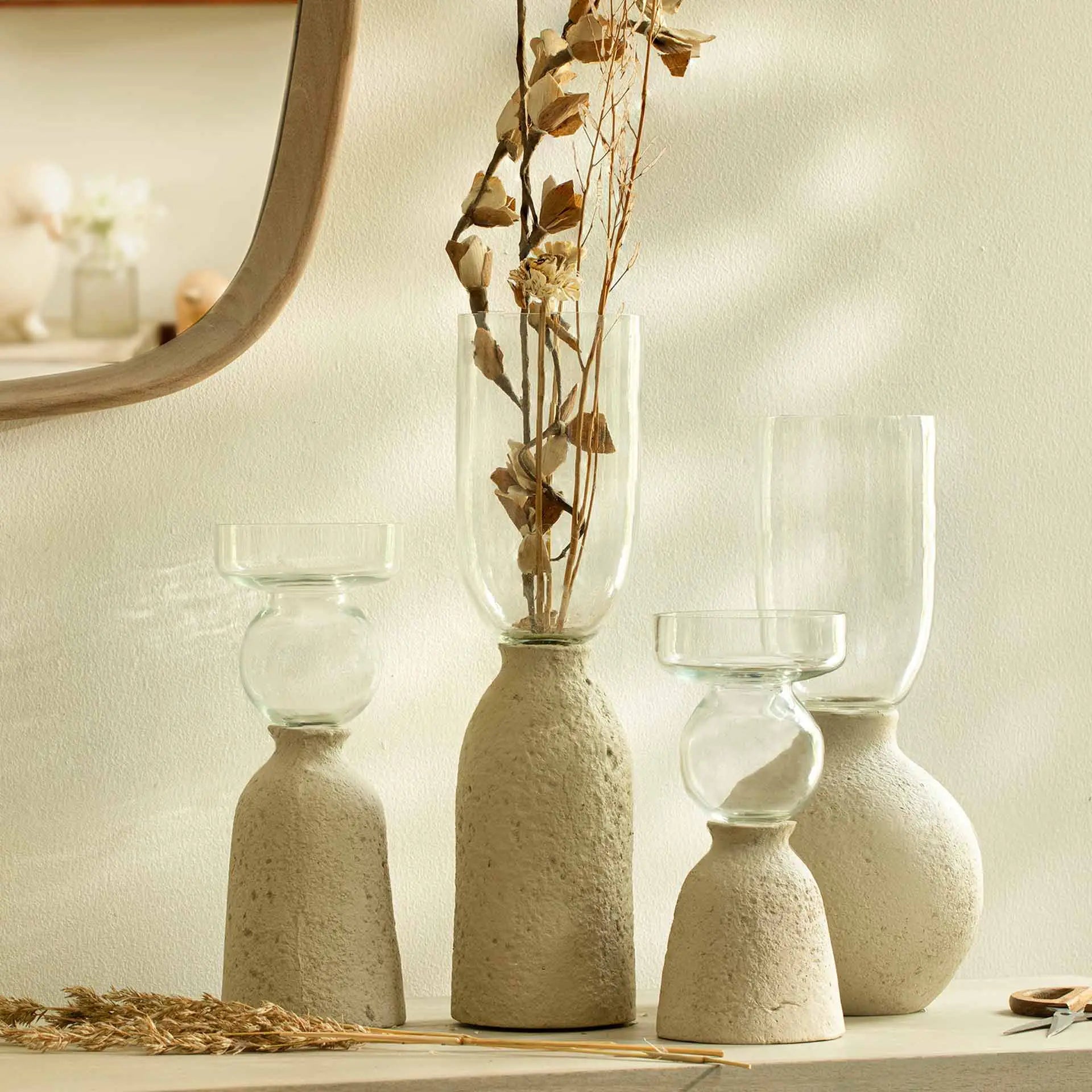 Vase décoratif court blanc cassé