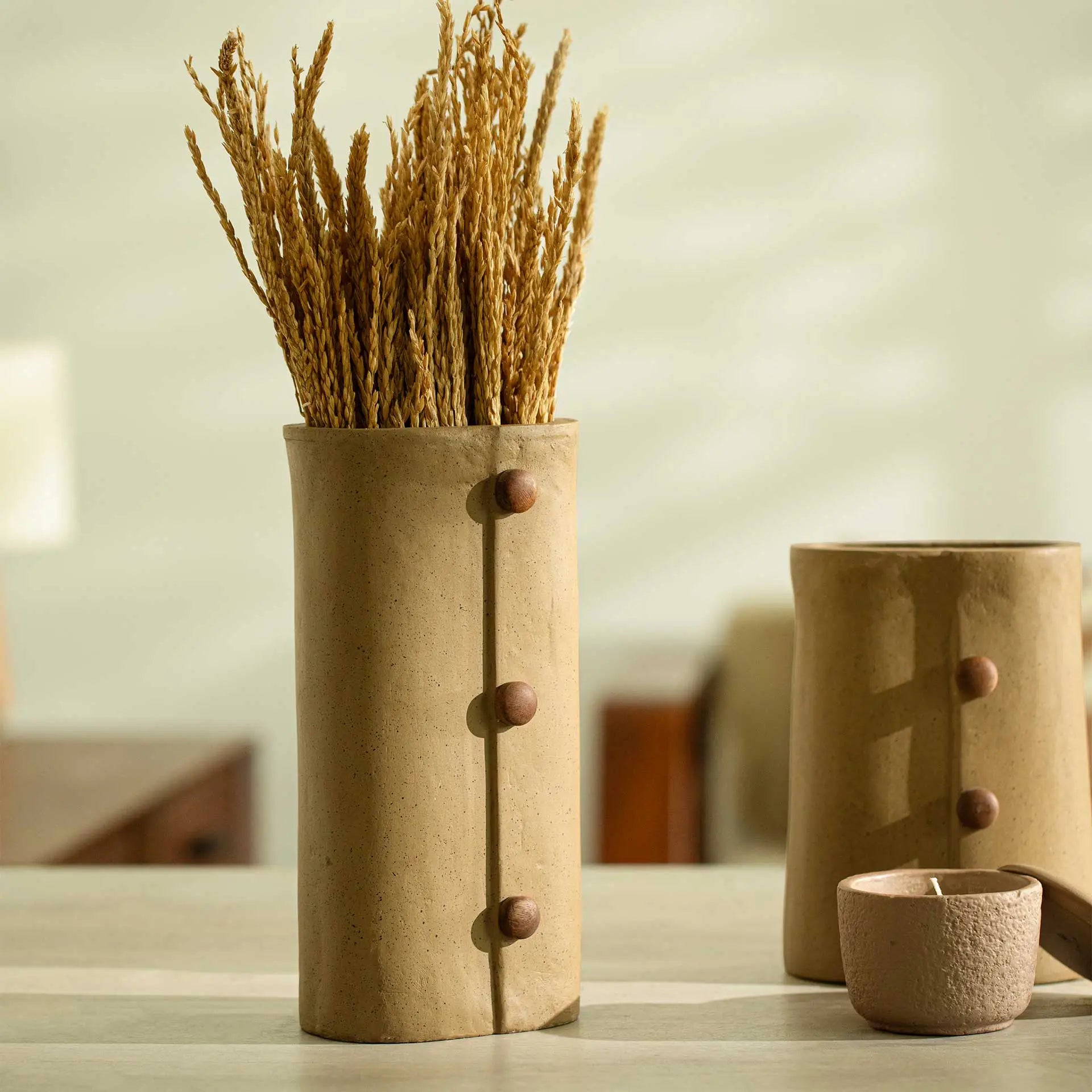 Vase en perles de bois hautes