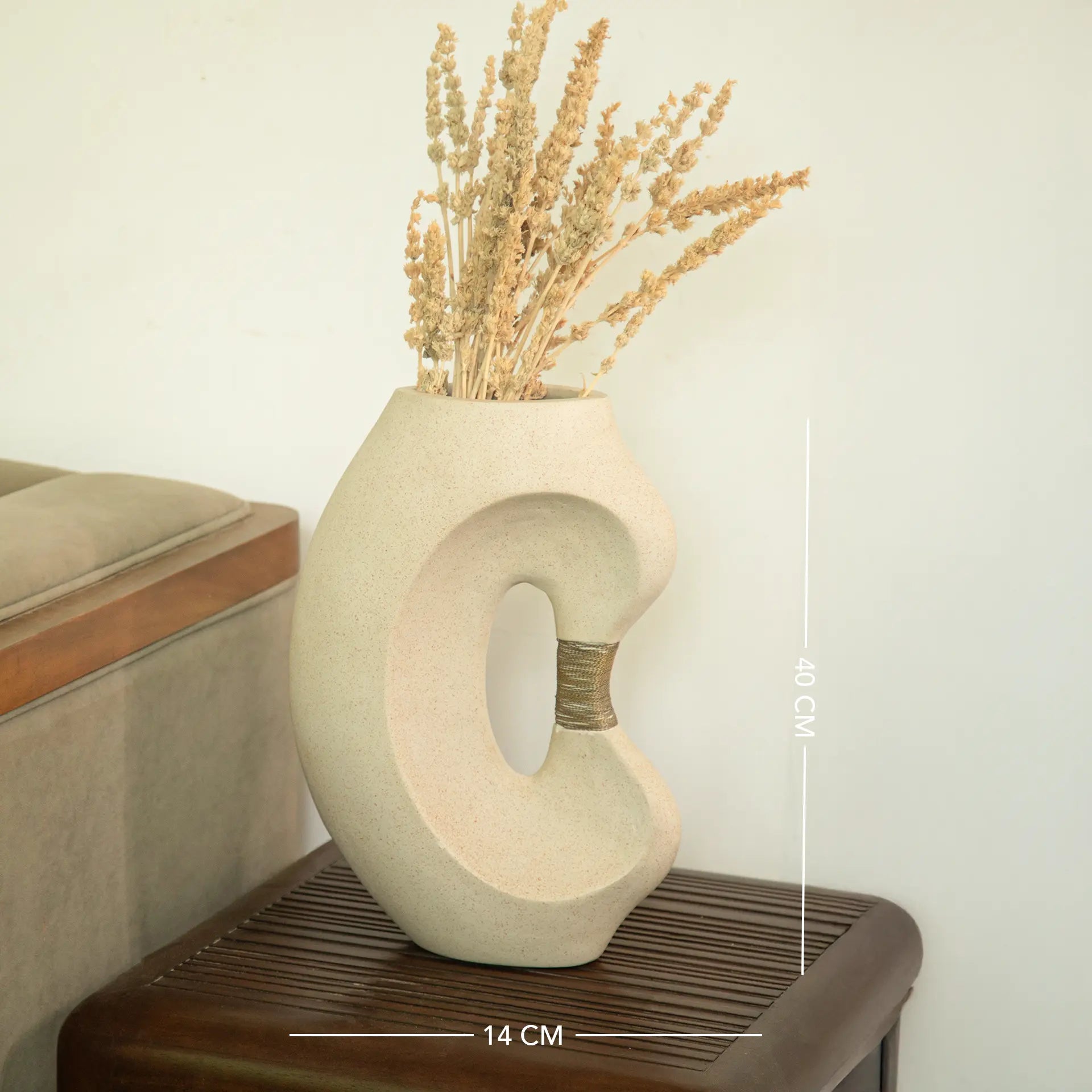 Grand vase avec travail de fil de fer