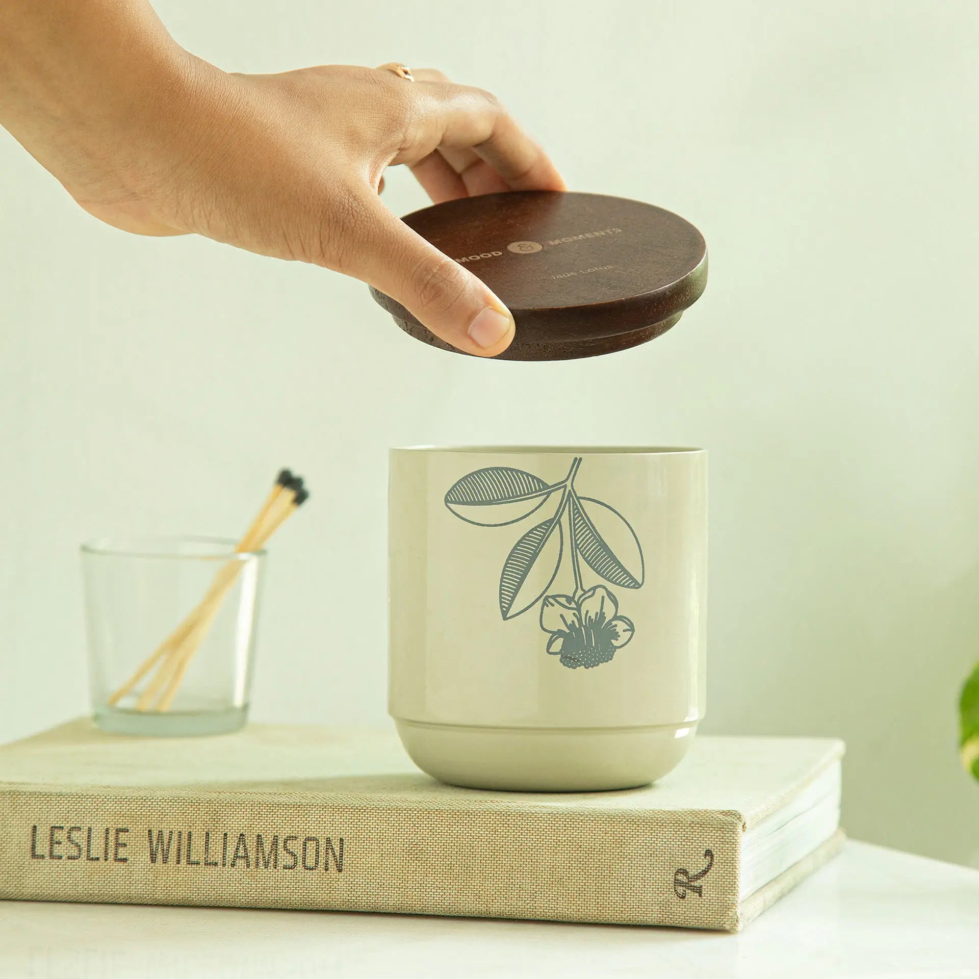 Bougie en cire dans un pot en métal Jade Lotus (3 mèches)