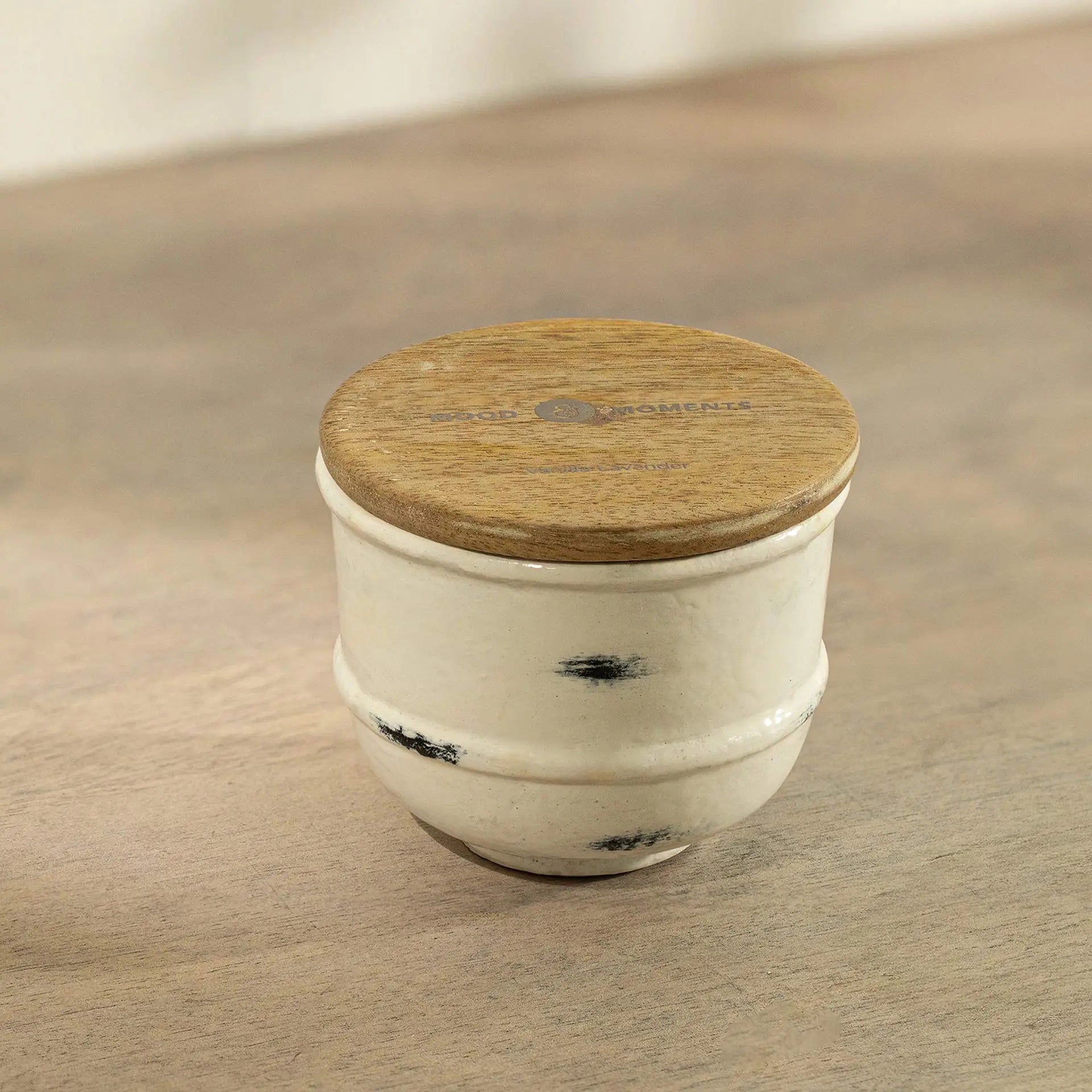 Bougie parfumée à la cire de lavande et vanille en pot de terre cuite (1 mèche)