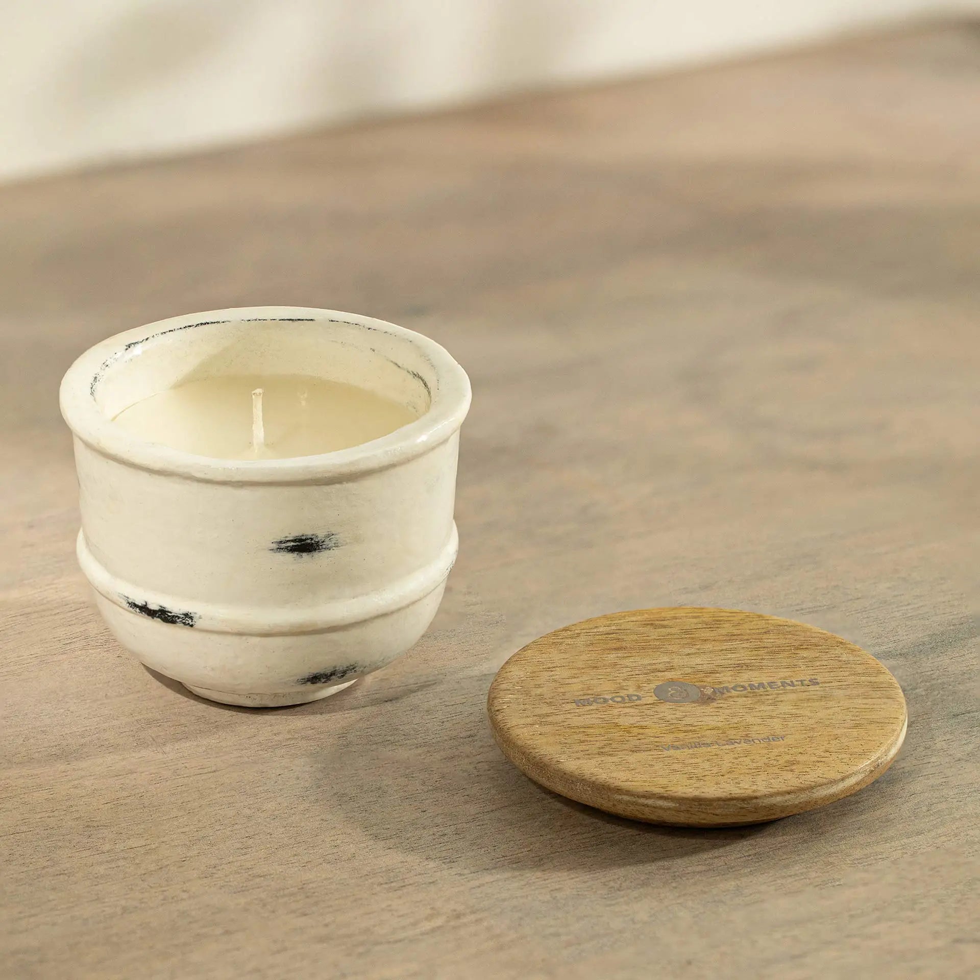 Bougie parfumée à la cire de lavande et vanille en pot de terre cuite (1 mèche)