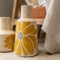 Grand vase en terre cuite jaune printanier